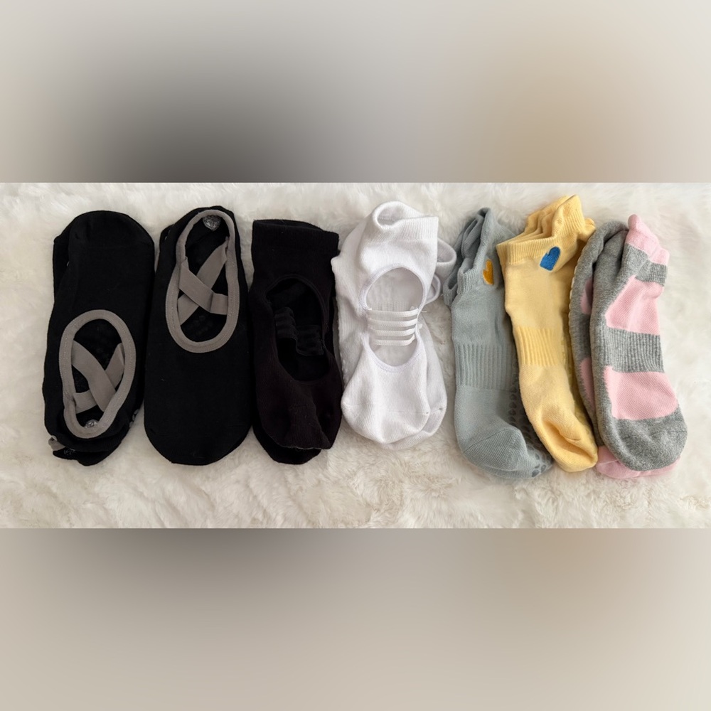 Low style variety Pilate grip socks